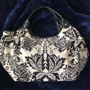 Summer Essential Black and White Paisley Cloth Handbag